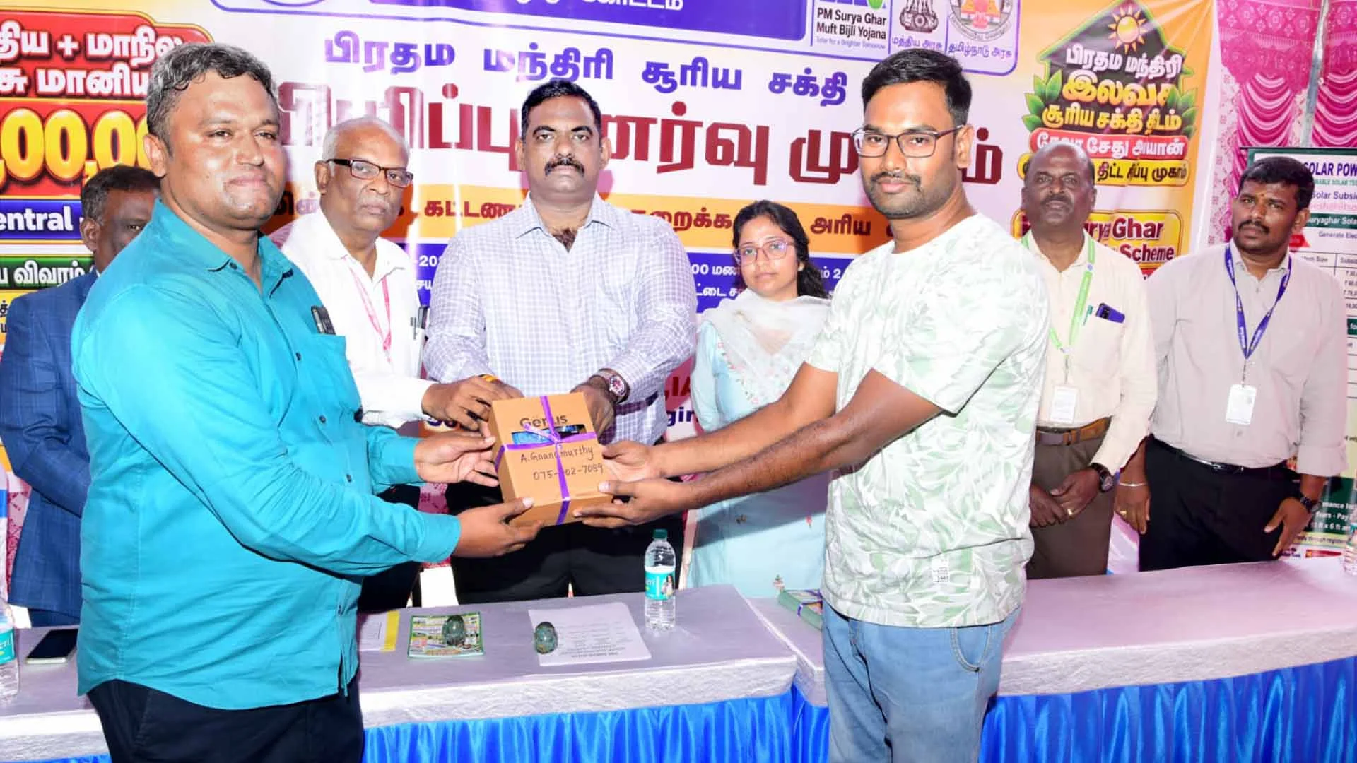 தமிழகத்தில் கிருஷ்ணகிரி மாவட்டம் 3வது இடம், சூரிய ஒளி ஆற்றல் பயன்பாட்டில் கிருஷ்ணகிரி மாவட்டம் சாதனை குறித்து மாவட்ட ஆட்சியர் தகவல்.