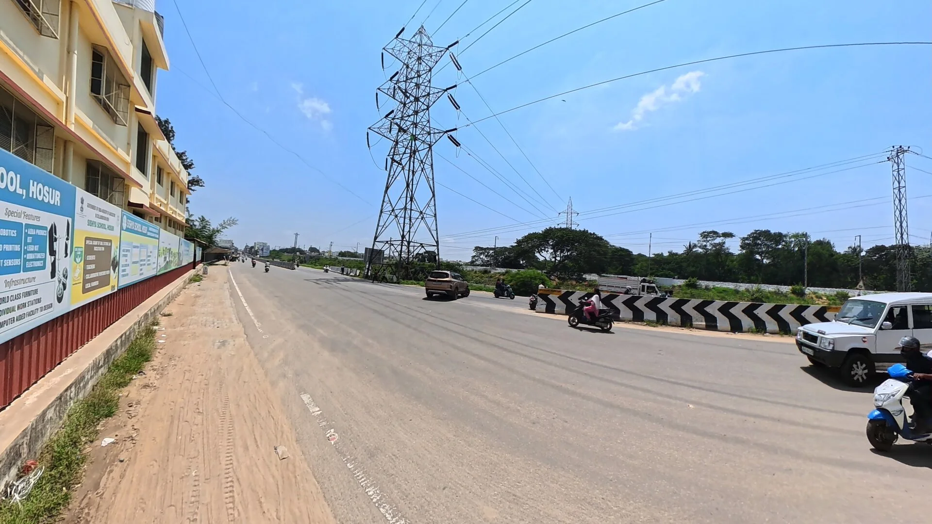 ஓசூர் தளி சாலை திடீரென மூடப்பட்டதன் மர்மம் என்ன? இதுவரை ஓசூர் வரலாற்றில் இல்லாதது! வெந்த புண்ணில் வேல் பாய்ச்சுவது போன்றது என புலம்பும் மக்கள்!